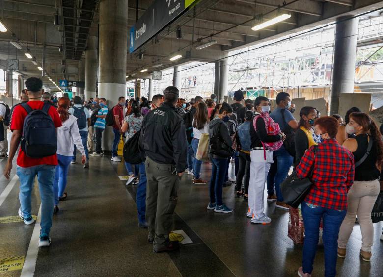 Cinco estaciones del norte del metro no operan debido a afectaciones en la vía por las lluvias. FOTO MANUEL SALDARRIAGA