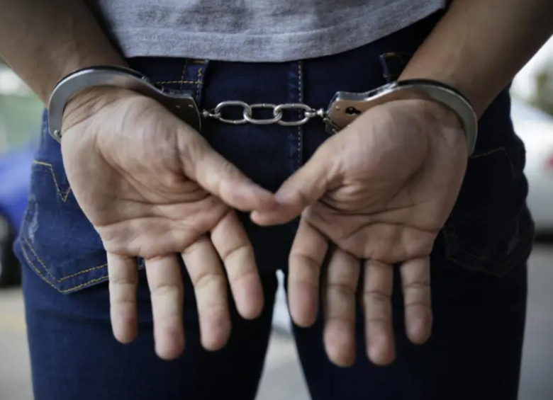 Imagen ilustrativa de una persona esposada. Foto: Colprensa.