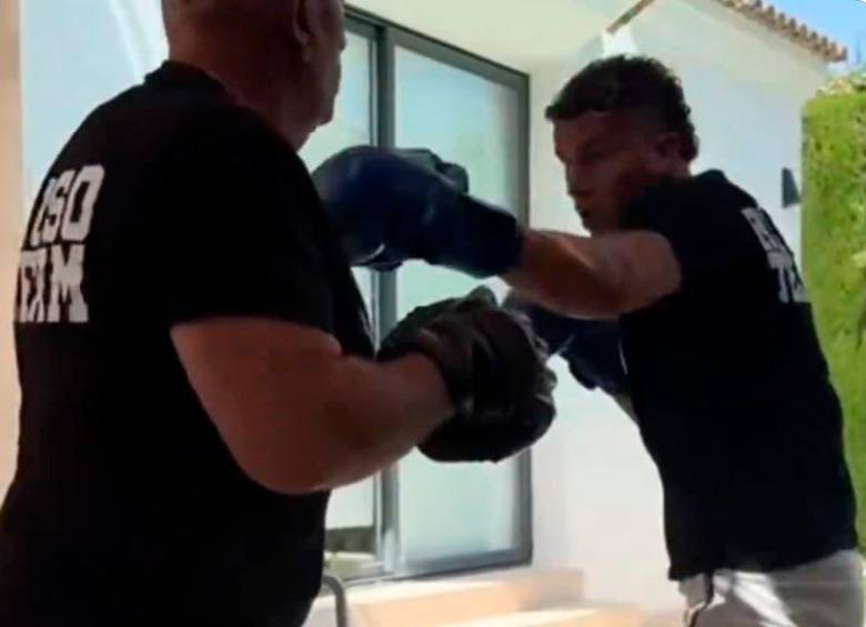 Una de las imágenes del video de Nelson Deossa entrenando boxeo. FOTO PANTALLAZO DEL VIDEO DE X