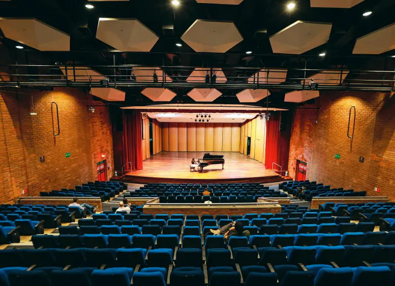 Con una capacidad superior a las seiscientas personas, el auditorio Fundadores es uno de los escenarios de la vida cultural y académica de Eafit. También es la sede de su orquesta. FOTO manuel saldarriaga