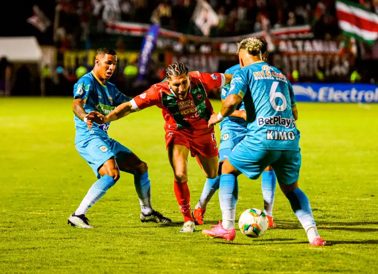 Patriotas y Jaguares no se sacaron ventaja en el juego de ida de la final del Torneo BetPlay 2025-1. FOTO: Colprensa