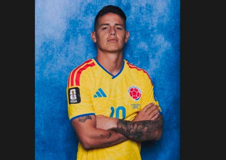 El 10 de Colombia, James Rodríguez, es uno de los tres jugadores que están en el Mundial de Norteamérica que tiene una insignia especial en su camiseta, que lo resalta como uno de los goleadores mundiales vigentes. FOTO CORTESÍA FCF 