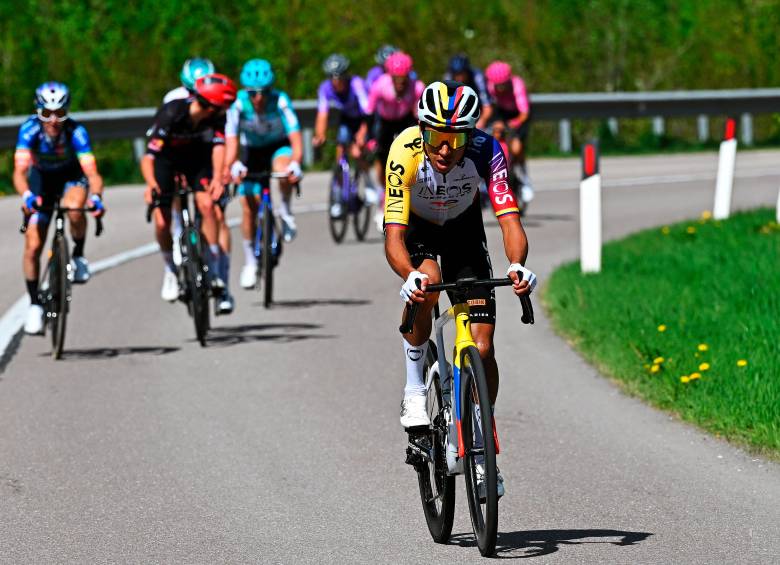 Egan Bernal ya tiene a su compañero Thymen Arensman más adelante en la general (9°), por lo que de ahora en adelante tendrá que trabajar para él. FOTO X-Netcompany INEOS