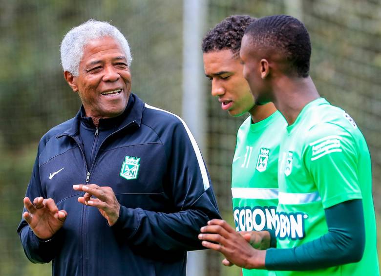 Francisco Maturana se encuentra bien de salud después del susto en el partido de Superliga. FOTO JAIME PÉREZ