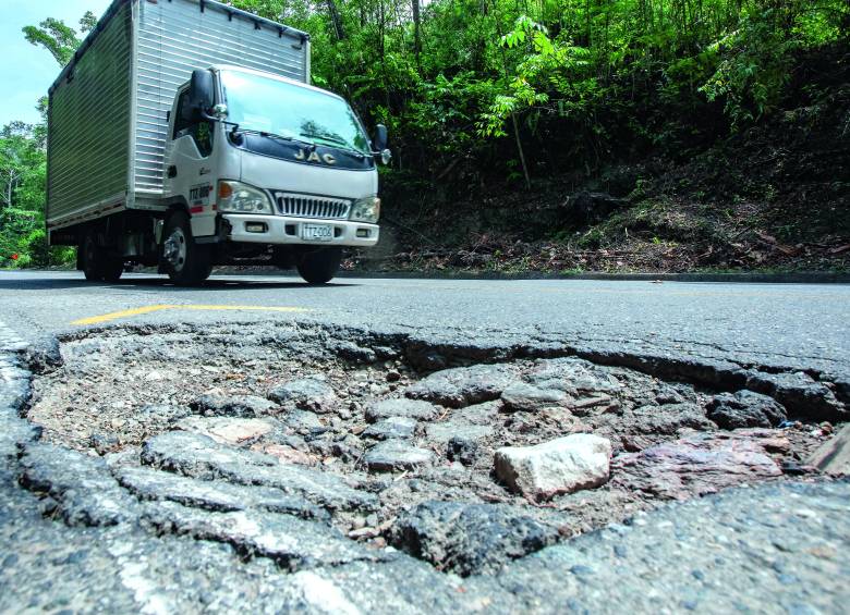 “Autopista Medellín-Bogotá, una trocha que recauda $120.000 millones y le invierten el 10%”: Antioquia busca salida urgente para reparar la vía