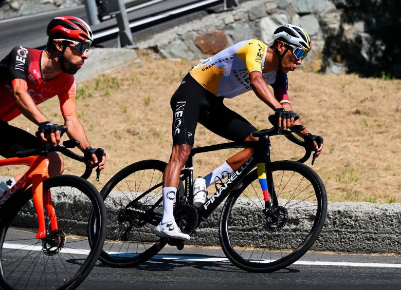 Egan Bernal realiza una buena actuación en su retorno al Giro luego de ganarlo en 2021. FOTO X-INEOS