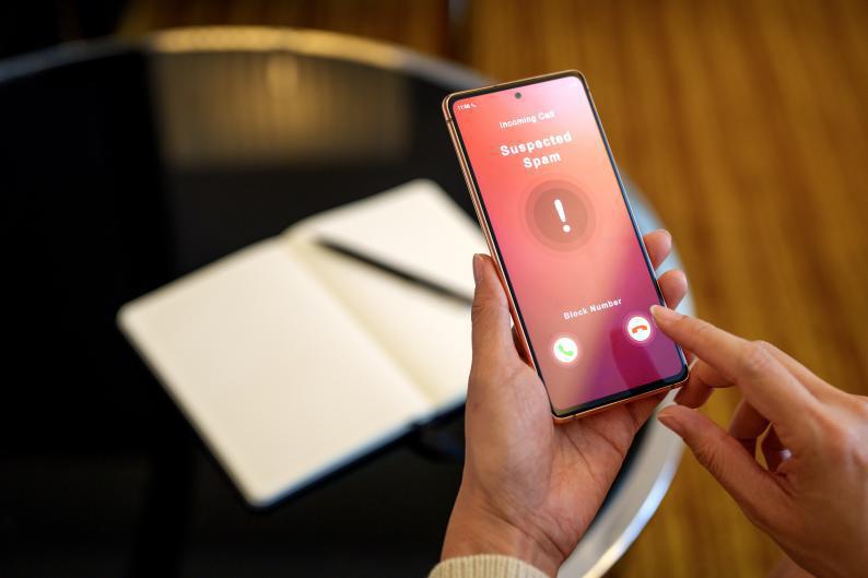 Las redes de spam telefónico operan con automatización y rotación constante de números para evadir bloqueos y filtros tradicionales. FOTO<b> GETTY</b>