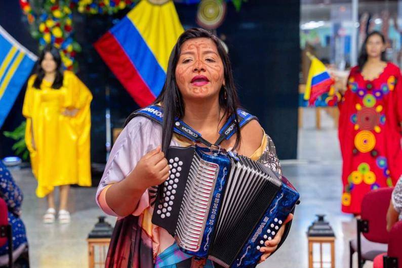 Una de las invitadas al Foro fue la acordeonera Indira Fernández. FOTO Cortesía