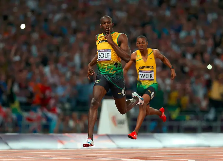 Usain Bolt, el hombre más rápido de la historia, no prometía ser lo suficientemente veloz por su altura. FOTO getty