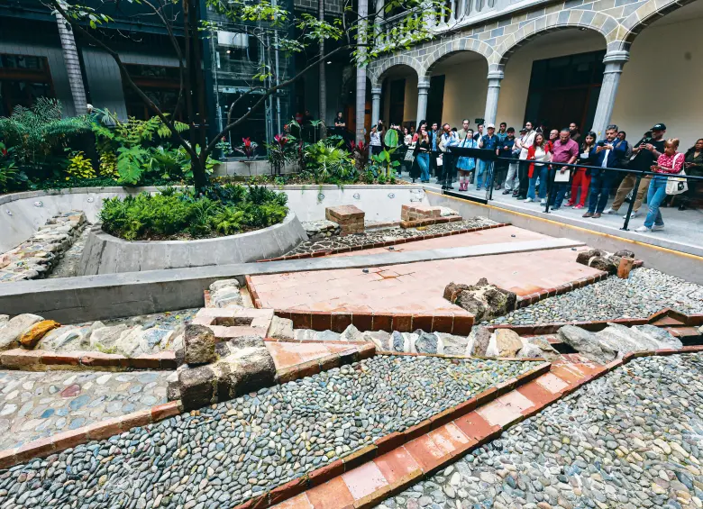 Este es el hallazgo arqueológico de parte del primer acueducto que tuvo Medellín en los primeros años del siglo XIX. FOTO: Manuel Saldarriaga