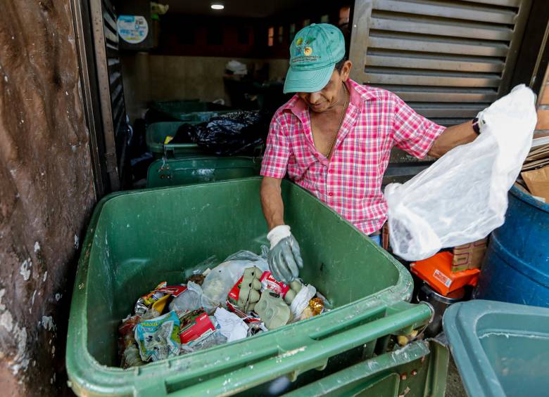 Se espera que para 2023 en Medellín se acompañe a 3.080 recicladores. FOTO: Jaime Pérez Munévar.