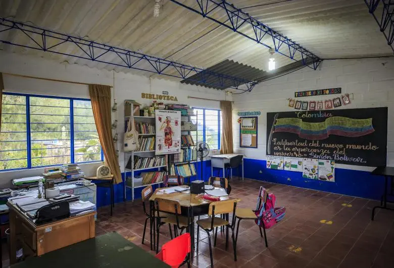 El Consejo Noruego documentó la presencia de grupos armados a menos de 200 metros de las escuelas. El riesgo de un enfrentamiento obliga a la suspensión de clases. Foto: Juan Antonio Sánchez