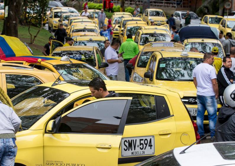 El alza en el combustible es una de las razones de los taxistas para protestar. FOTO JUAN ANTONIO SÁNCHEZ