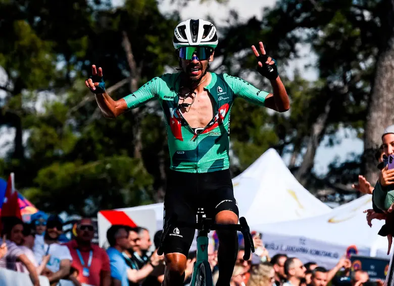 Iván Ramiro Sosa conquistó este martes en Turquía su victoria 18 como ciclista profesional. FOTO X-Equipo Kern Pharma