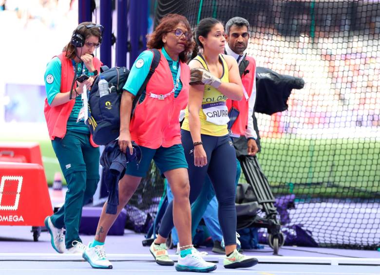 Momento del retiro de Mayra Gaviria de la competencia. FOTO Cortesía COC