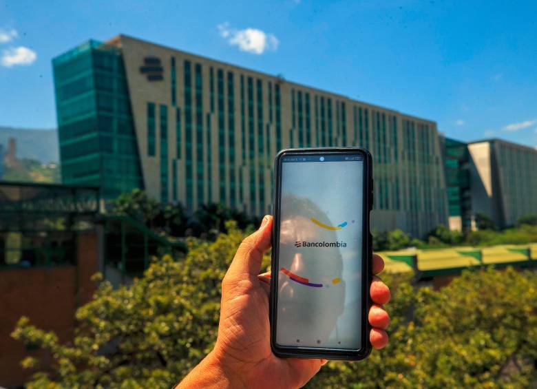 La SIC sancionó a Bancolombia por caída que duró tres días. Foto Camilo Suárez. 