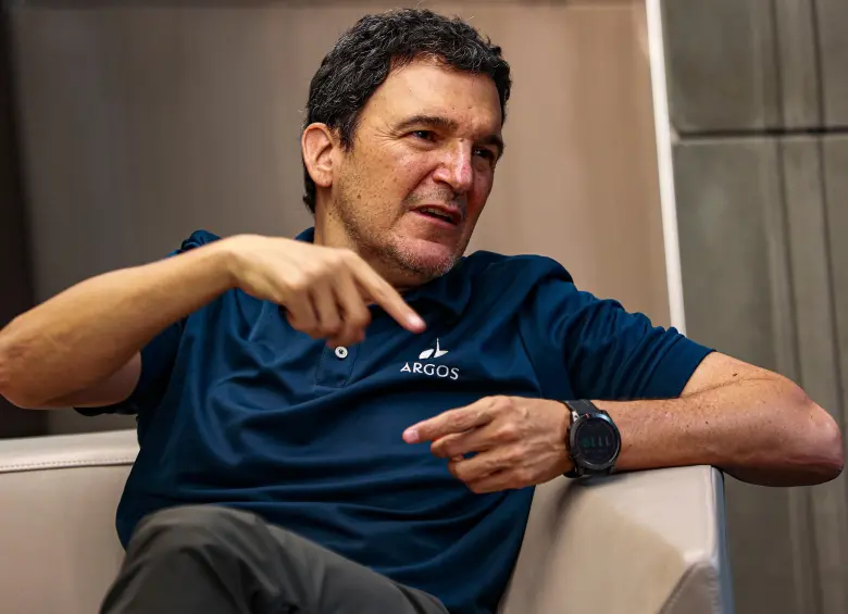 El presidente de Cementos Argos, Juan Esteban Calle, dijo que la empresa despachó 1,1 millones de toneladas de cemento en Colombia, en el primer trimestre de este año. FOTO Manuel Saldarriaga