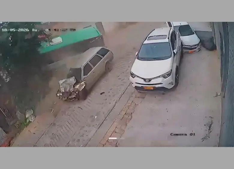 El accidente quedó registrado en las cámaras de seguridad del sector. FOTO CAPTURA DE VIDEO