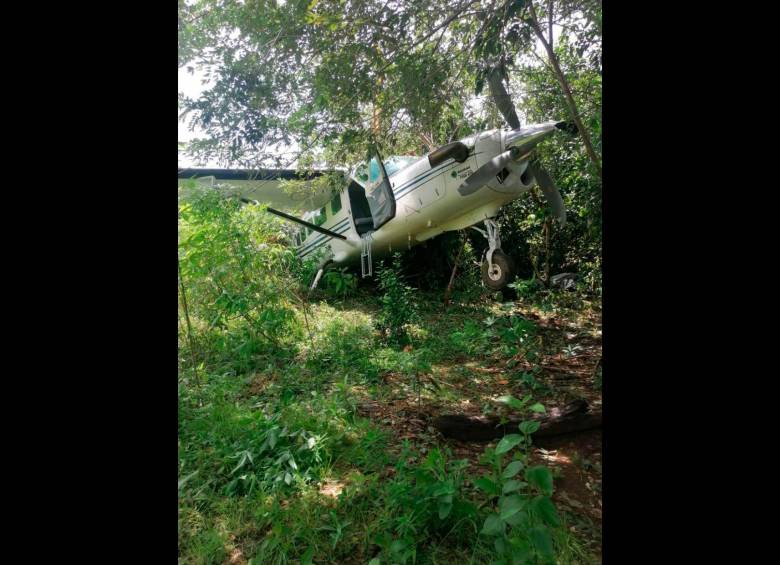 Imagen suministrada que muestra el estado de la avioneta después del choque. FOTO SUMINISTRADA