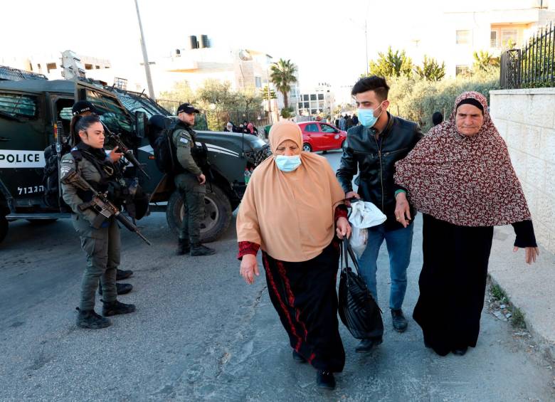 Las confrontaciones están llegando a sitios considerados como sagrados, tanto por israelitas como por palestinos. FOTO: AGENCIA EFE.