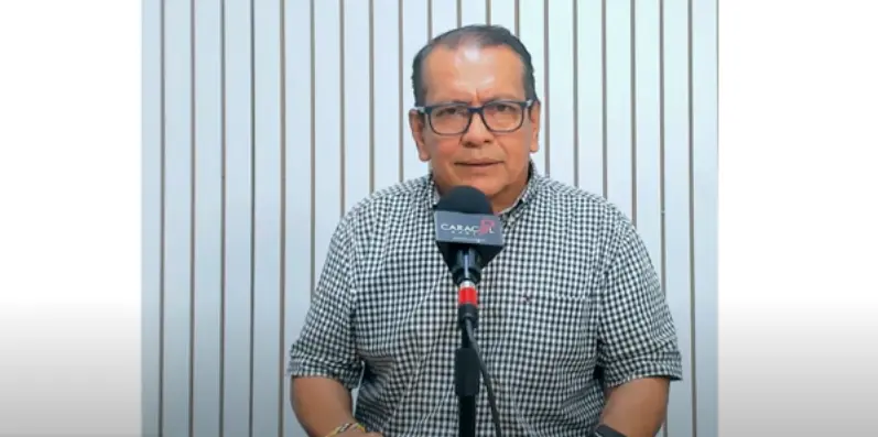 El periodista Gustavo Chica y su esposa, fueron atacados durante la noche del sábado 5 julio en la capital del departamento del Guaviare. Imagen, captura de pantalla de trasmisión en vivo de Guaviare Estéreo. 