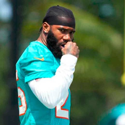 Xavien Howard es figura de los Miami Dolphins es acusado de una cuadruple paternidad. FOTO AFP