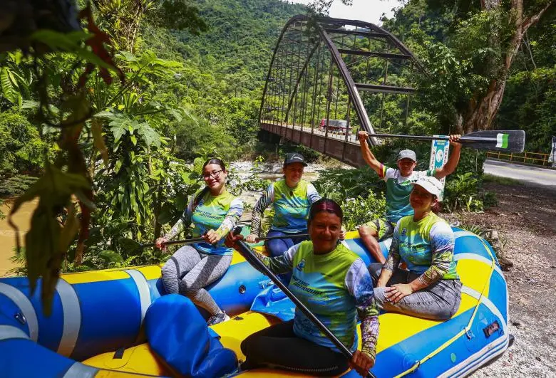 Equipo de rafting femenino del municipio de San Luis. Foto: Manuel Saldarriaga Quintero.