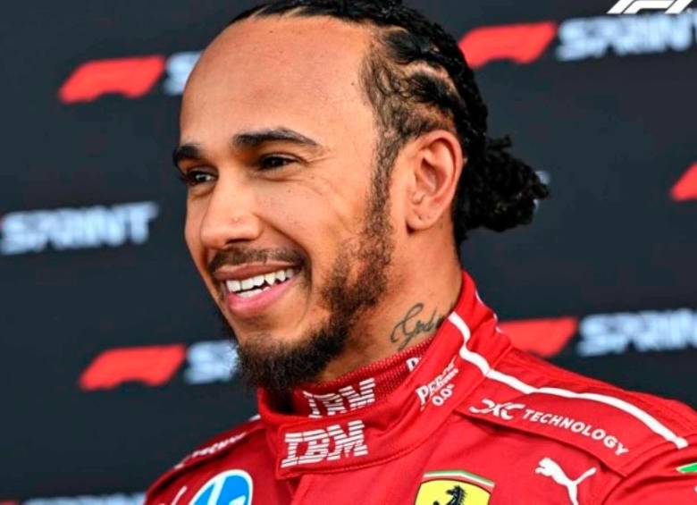 El piloto Lewis Hamilton ganó la pole position del Gran Premio de China que se disputa en la madrugada de Colombia. FOTO TOMADA X @F1