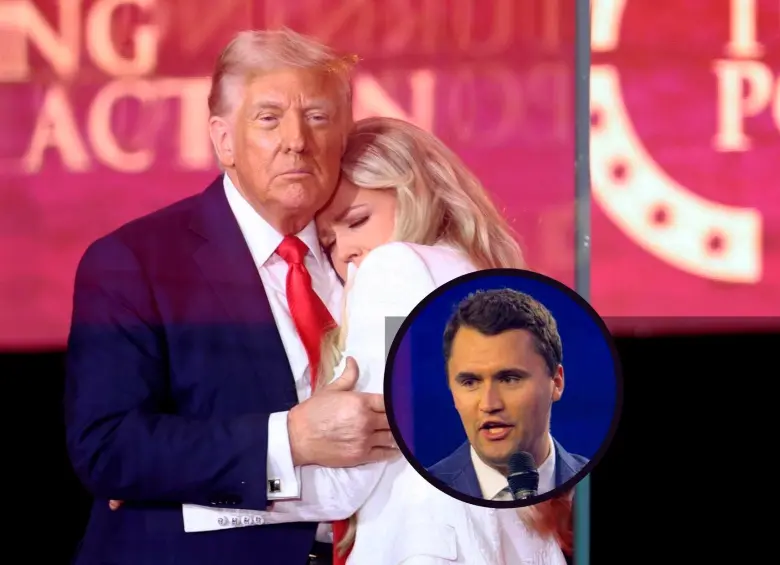 El presidente de Estados Unidos, Donald Trump, junto a la viuda del activista Erika Kirk en el homenaje al activista. FOTO AFP
