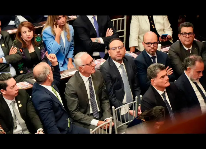 El ministro de Salud, Guillermo Jaramillo, durante el discurso del presidente Gustavo Petro en el Congreso. FOTO MINISTERIO DE SALUD