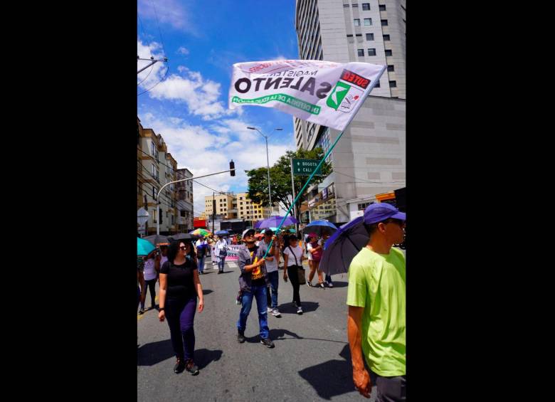 El paro de 72 horas en el que entraron los maestros en protestas se extenderá hasta el viernes 5 de septiembre. FOTO SINDICATO SUTEQ