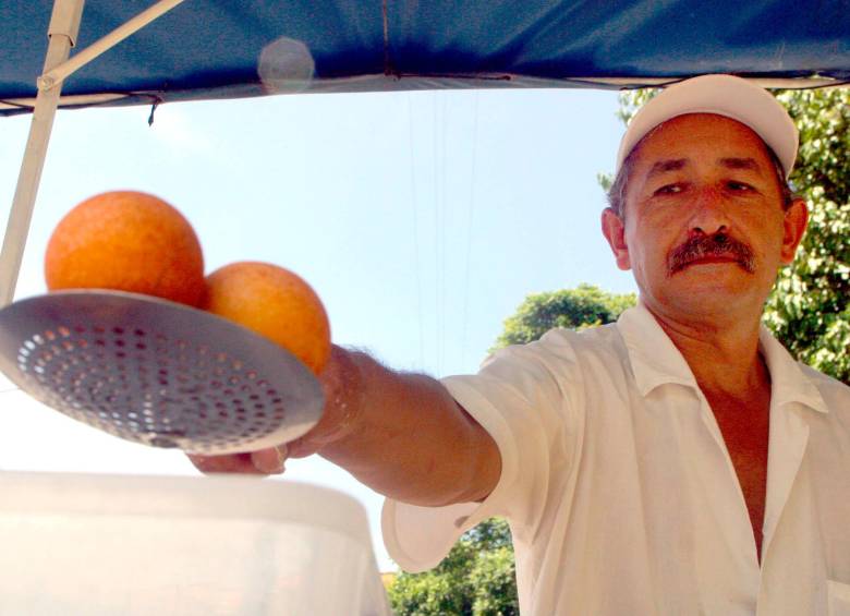 La venta de buñuelos puede aumentar hasta en el 90% en época decembrina en Colombia. Foto Diego González Torres. 