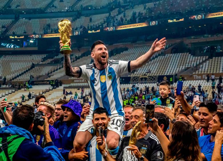 Messi ganó la anhelada copa del mundo en su quinta participación en un mundial de fútbol de mayores. FOTO: JUAN ANTONIO SÁNCHEZ