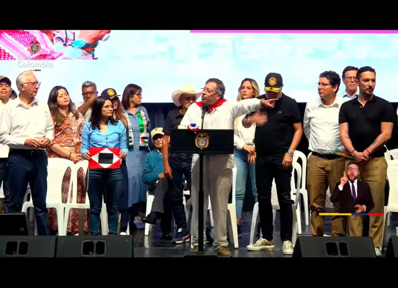 Gustavo Petro habló por casi dos horas en un evento de Gobierno en la plaza Murillo Toro de Ibagué (Tolima). FOTO: Captura de video