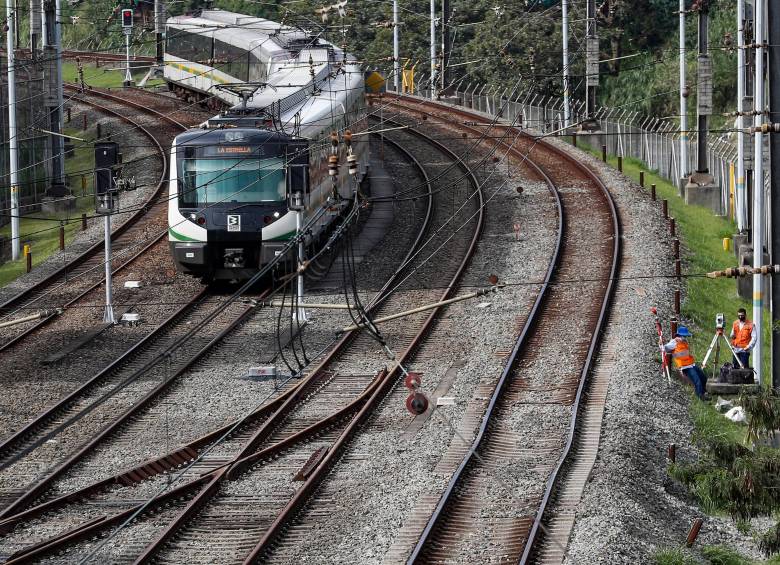 El metro mantuvo sus horarios habituales para los días de Semana Santa mientras también se trabaja en reparar una socavación que alteró el sistema a la altura de la estación Acevedo. FOTO MANUEL SALDARRIAGA