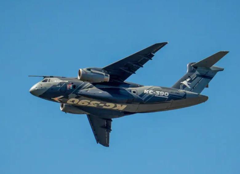 Este es el avión KC 390 para transporte militar, de la firma brasilera Embraer. El Gobierno de Colombia adquirió dos de estas aeronaves. FOTO: CORTESÍA @embraer.