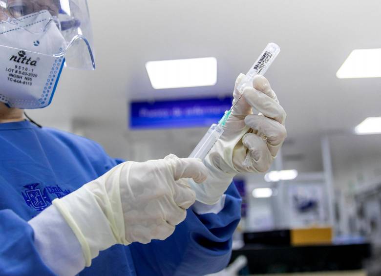 La vacunación contra la covid-19 iniciará en Colombia entre enero y febrero de 2021 y se realizará por fases, priorizando a la población en riesgo de contagio. FOTO Camilo Suárez