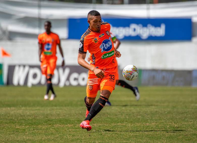En la imagen aparece Daniel Londoño, uno de los futbolistas que sería titular este sábado ante Cortuluá. FOTO Camilo Suárez