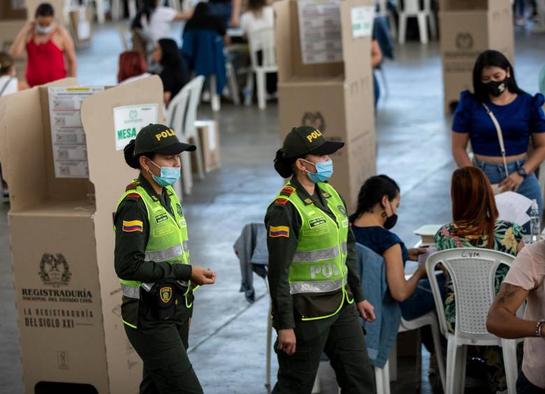 Entre algunos de los argumentos contra la reforma que le permitiría votar a la Fuerza Pública se planteó que la Policía y el Ejército podrían politizarse. FOTO CAMILO SUÁREZ