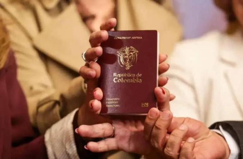 La decisión permite que continúe el diseño previsto en el convenio con la Casa de la Moneda portuguesa, mientras siguen los procesos judiciales sobre el nuevo modelo de expedición de pasaportes. FOTO: COLPRENSA.