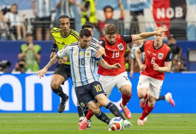 Argentina que es defensor del título logrado en Catar 2022 ha superado varios escollos complicados en Norteamérica, desde los 16avos ha ido al límite ante selecciones como Canbo Verde, Egipto, Suiza e Inglaterra para poder ser finalista. FOTO AFP