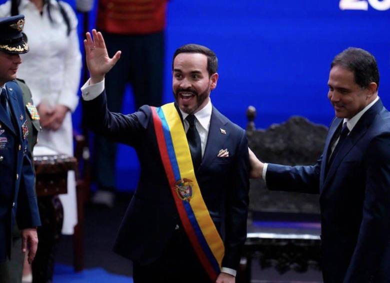 En materia tributaria, De La Espriella anunció una reforma estructural que, según explicó, buscará simplificar el sistema impositivo, combatir la evasión y generar mejores condiciones para la inversión, la producción y el empleo.