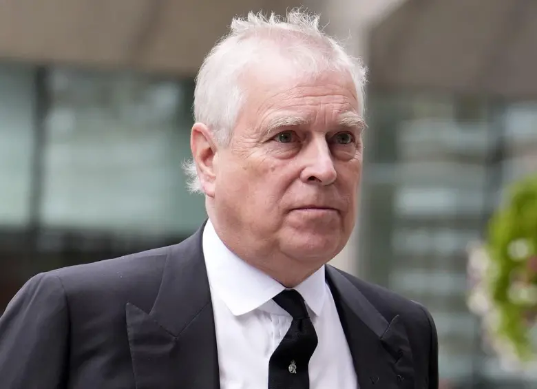 El príncipe Andrés, duque de York, vuelve a estar en el centro de la polémica por el uso gratuito de su residencia en Windsor. FOTO: AFP. 