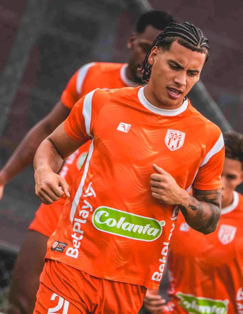 El volante Édison López, capitán de Envigado, espera levantar su primera copa como profesional, este viernes en el Polideportivo Sur. FOTO CORTESÍA ENVIGADO 