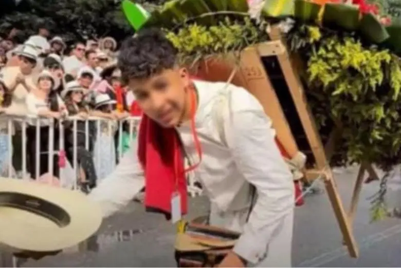 Alejandro Grajales, de 15 años, había participado en anteriores ediciones del Desfile de Silleteros. Había desaparecido junto con su perro. FOTO: CORTESÍA