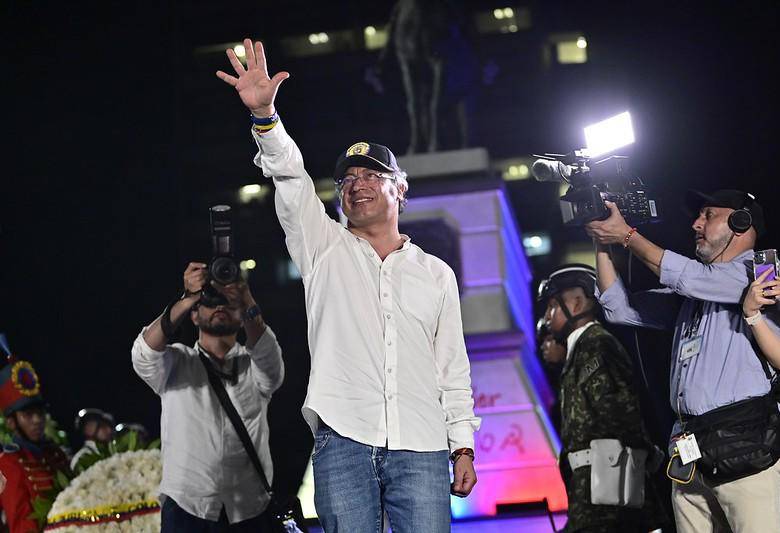 El objetivo de ese encuentro, según el propio jefe de Estado, era hacer un “cabildo abierto” tras el hundimiento de la convocatoria de la consulta popular en el Senado. Foto: Presidencia