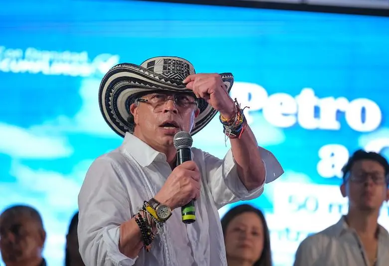 Petro apareció en Córdoba con un discurso desencajado sobre las mujeres, el paramilitarismo y la segunda vuelta 