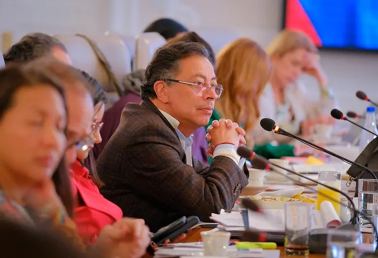Al ratificar que “la base democrática es el voto popular”, Petro sostuvo que como presidente ha dado unas órdenes, pero “el gabinete está haciendo lo contrario”. FOTO: PRESIDENCIA