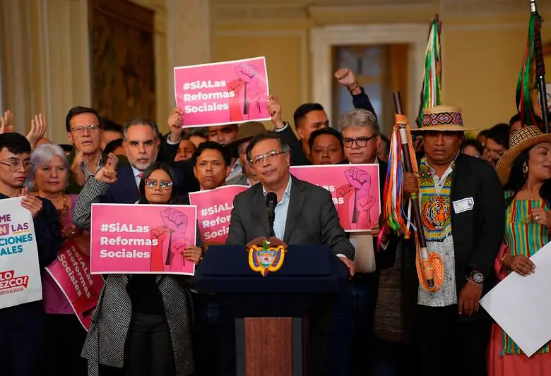 El presidente, además de las manifestaciones, anunció la convocatoria a una consulta popular para tratar de hacer contrapeso a las decisiones del Legislativo. FOTO: PRESIDENCIA