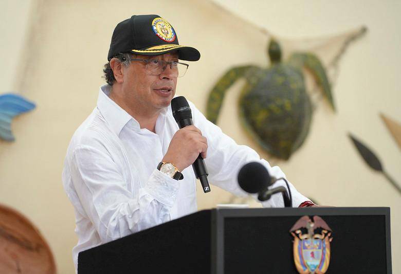 Según Petro, hay periodistas que “no están al servicio de la ciudadanía sino de quienes están a sueldo de poderes oscuros, y su información depende del sueldo de quienes pagan”. FOTO: Presidencia